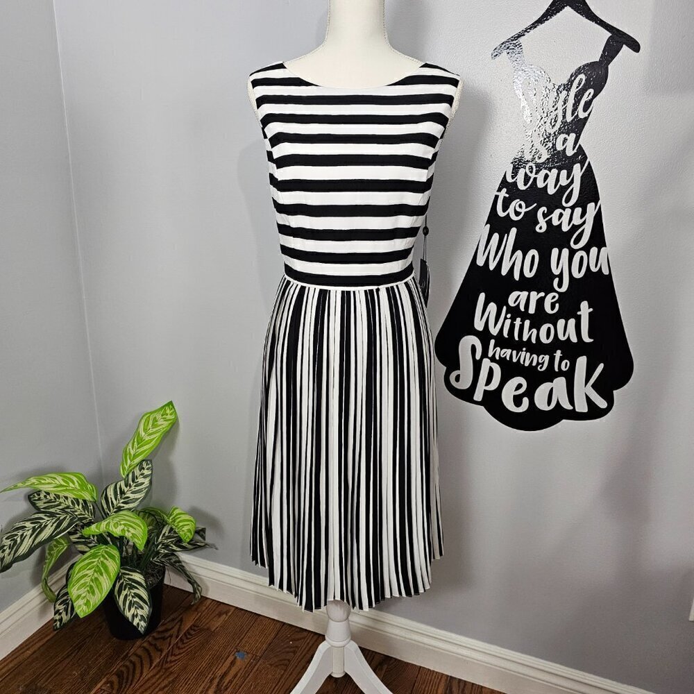 Adrianna Papell Sleeveless Stripped Black And White Retro Mini Fit & Flare Dress